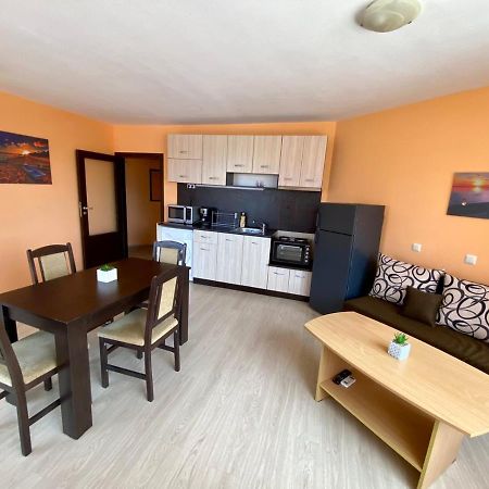 Cozy Apartment In The Center Of Primorsko Extérieur photo